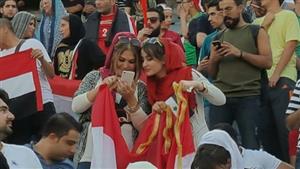 تیپ عجیب دختران طرفدار سوریه در استادیوم/عکس