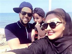 تیپ عحیب و غریب خواننده مشهور در کنار همسر و فرزندش+عکس