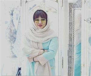 حرکات جلف بازیگر زن ایرانی پرحاشیه در تبلیغ یک عطر+عکس
