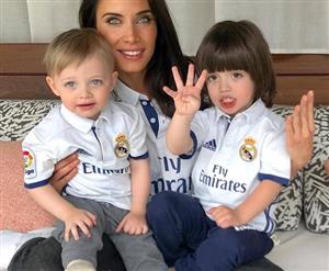 لباس و ژست جالب همسر و فرزندان فوتبالیست مشهور