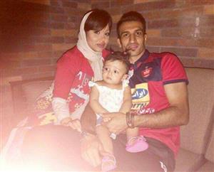عکسی دیده نشده از فوتبالیست مشهور در کنار همسر و دخترش