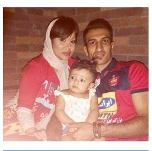 فوتبالیست مشهور در کنار همسر و فرزندش در رستوران لاچری+عکس