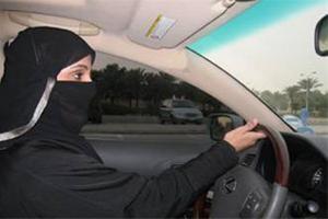لباس مخصوص زنان سعودی برای تماشای مسابقات ورزشی! + تصاویر