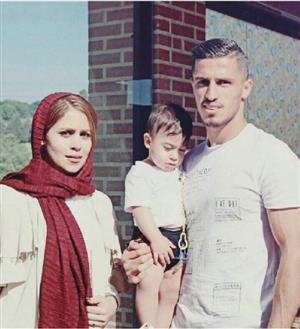 گلزن دربی در کنار همسر و پسرش+عکس