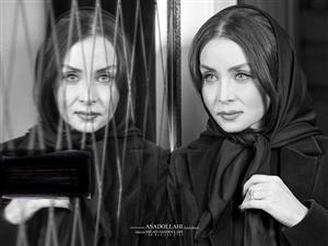 عکس زیبای خانم بازیگر کنار آینه
