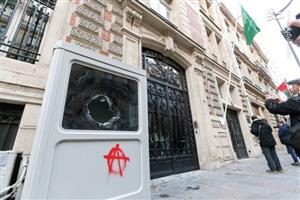 حمله مردم فرانسه به سفارت عربستان + عکس
