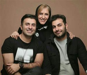 خواننده مشهور در کنار مادر و برادرش+عکس
