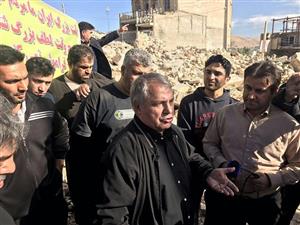 علی پروین در کنار مردم زلزله زده سرپل ذهاب+عکس

