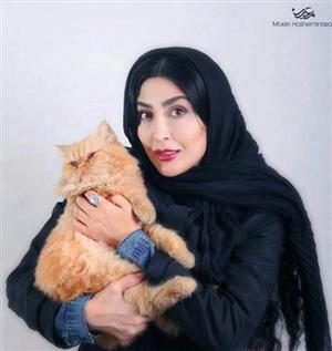 
عکس آتلیه ای خانم بازیگر با گربه زیبایش
