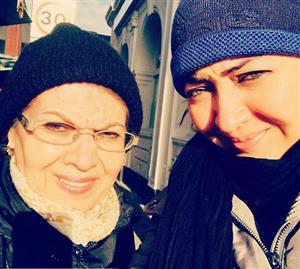 تیپ متفاوت نیکی کریمی و مادرش در لندن+عکس