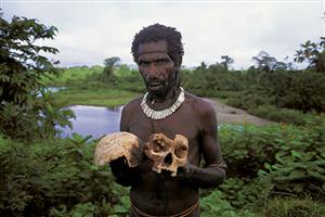 تنها قبیله آدمخوار باقی مانده در دنیا! + عکس