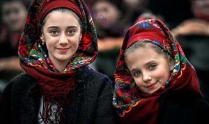 تصاویری از دختران زیبای رومانیایی در یک مراسم خاص+تصاویر
