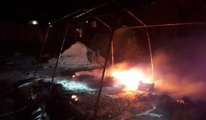 آتش گرفتن چادر یک از زلزله زدگان+عکس
