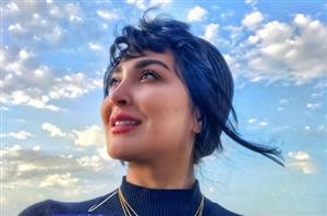 حجاب نامتعارف بازیگر زن مشهور با موهای سرمه ای+عکس