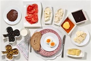 5 عادت غلط هنگام صبحانه خوردن که باید ترک شود!