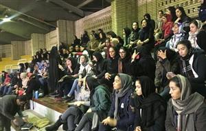 سالن بسکتبال آزادی امروز در انتظار خانواده‌ها