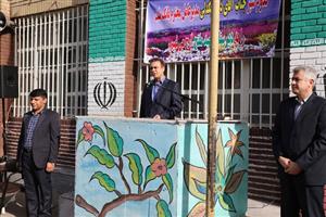 همزمان با آغاز سال تحصیلی جدید؛ مدیرعامل بانک ملت در منطقه ۱۶ تهران زنگ مهر را نواخت