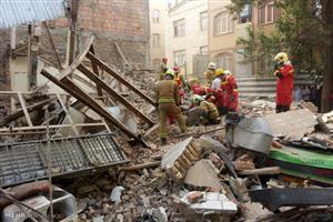 ملکی :نجات دو کارگر افغان از زیر آوار یک ساختمان قدیمی
