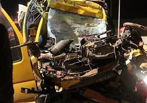 مرگ راننده کامیونت در اتاقک متلاشی شده خودرو 