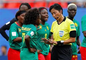 رفتارهای عجیب بازیکنان کامرون در جام جهانی فوتبال زنان