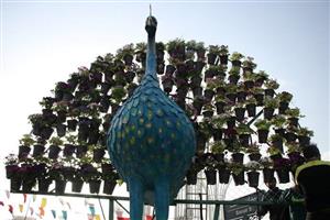 میدان صنعت با المان طاووس مزین به گل، چهره بهاری گرفت

