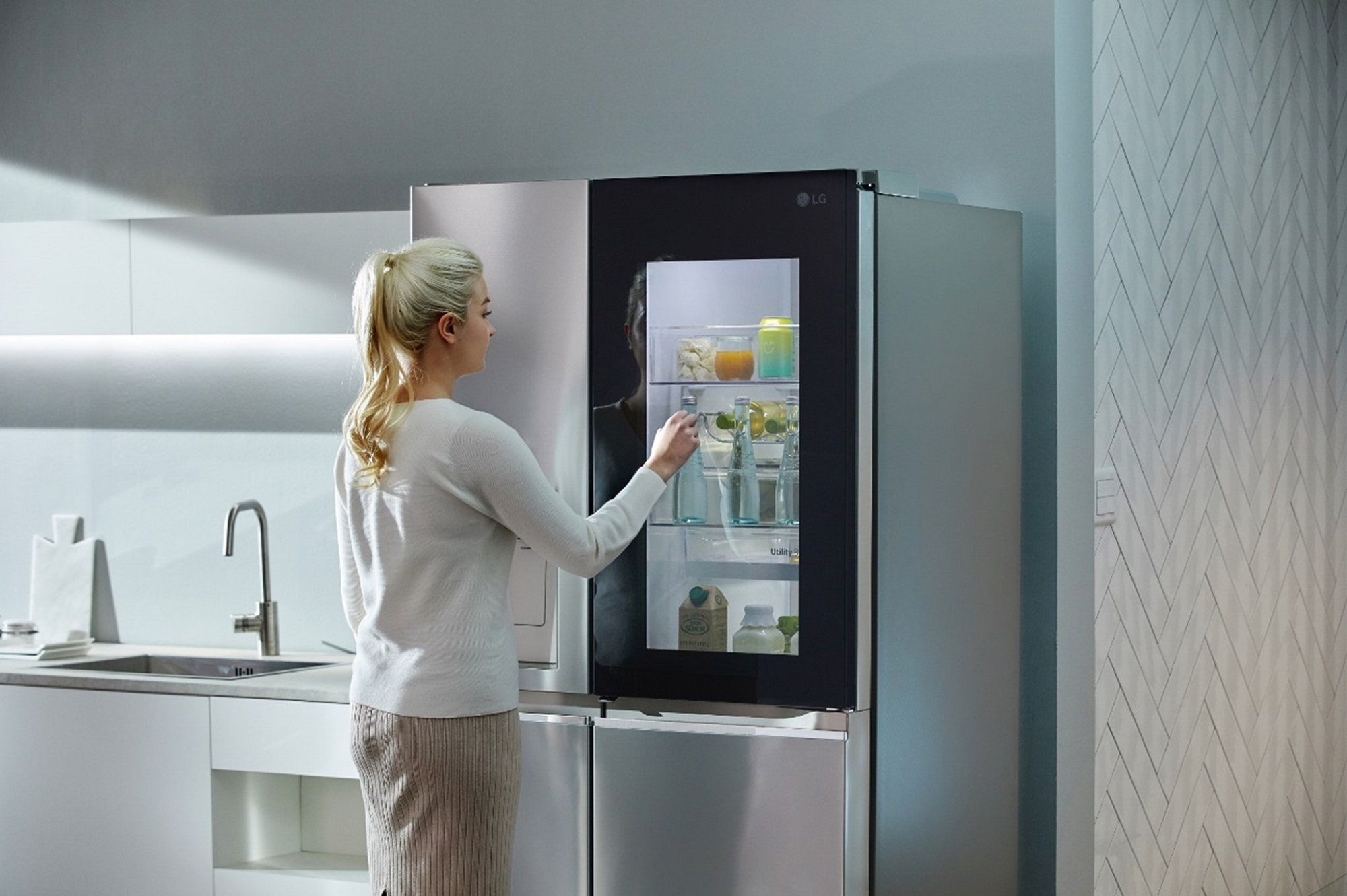 استفاده از به­روزترین فناوری­ها در یخچال فریزرهای LG Instaview برای حفظ راحتی و ارتقا سطح بهداشت کاربران 