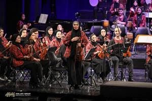 
بانوان آغازگر سی‌ونهمین جشنواره موسیقی فجر
